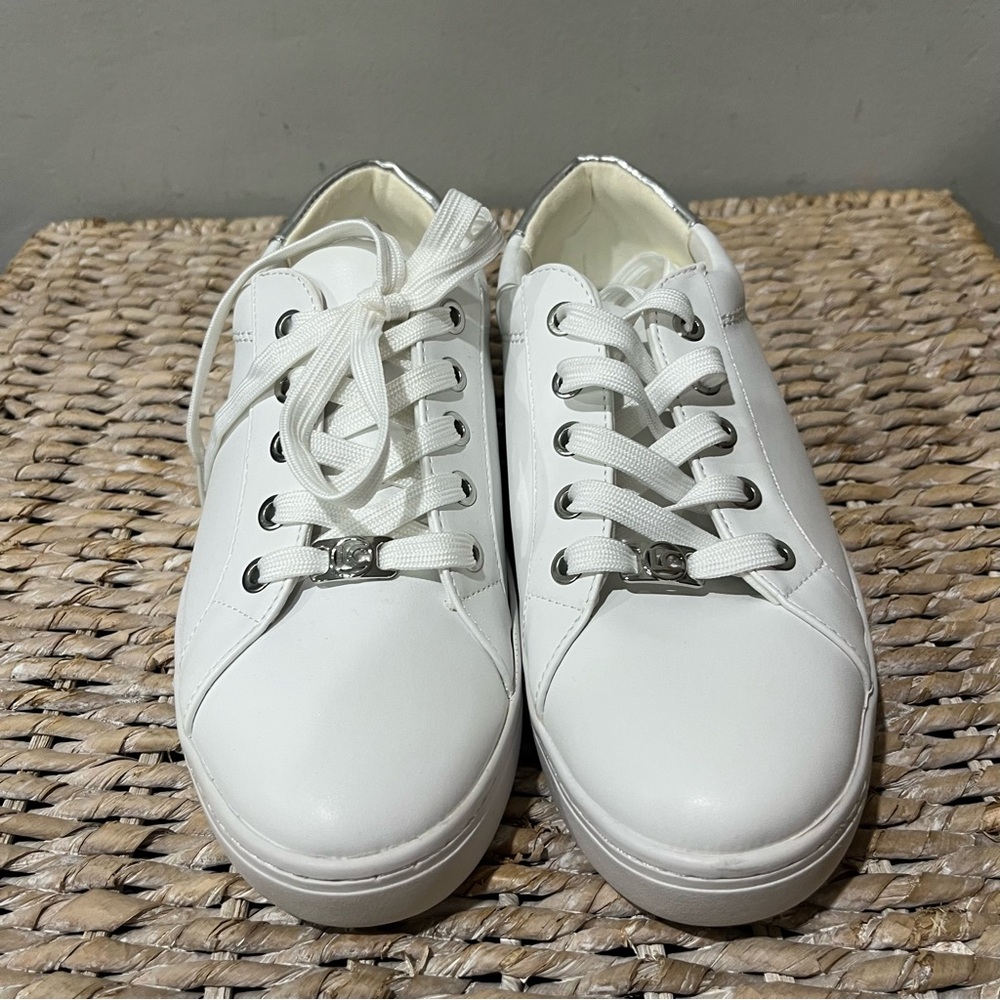 Liz Claiborne Size 8 M White Sneakers Shoes Faux Leather Warwick Silver Accents - Picture 3 of 7